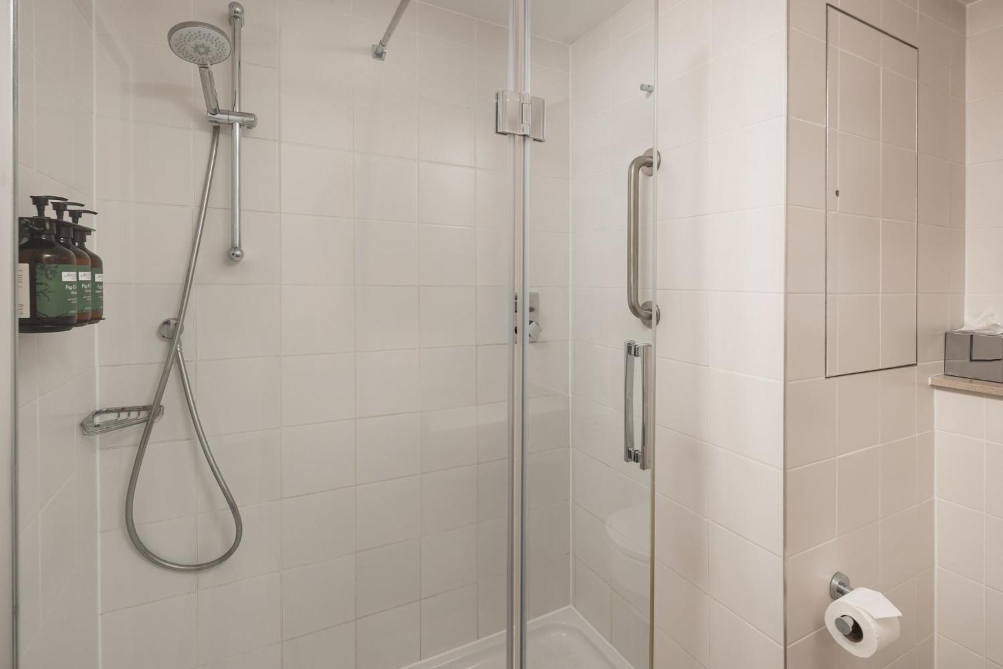 Crowne Plaza London Ealing By Ihg Hotel Ngoại thất bức ảnh